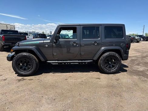 Used 2018 Jeep Wrangler Unlimited Sahara AWD/4WD image 2