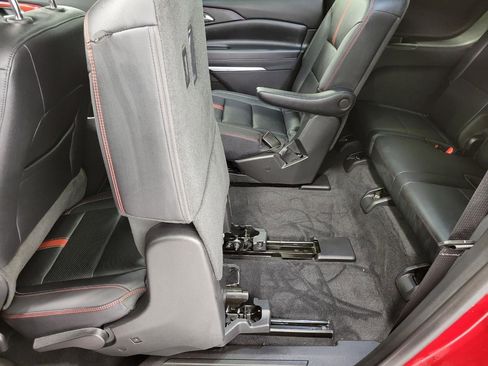 Used 2024 Chevrolet Traverse RS image 25