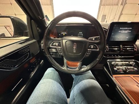 Used 2018 Lincoln Navigator Select w/ Technology Package image 24