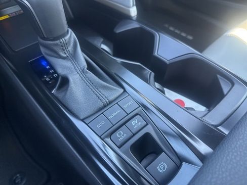 Used 2025 Toyota Camry SE image 28