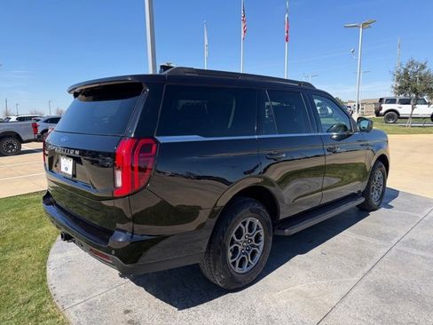 Used 2025 Ford Expedition Active image 9