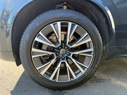 Certified 2022 Volvo XC90 T6 Momentum w/ Climate Package image 10