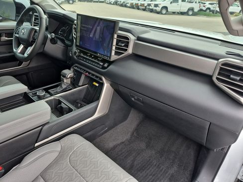 Used 2023 Toyota Tundra Limited AWD/4WD image 31