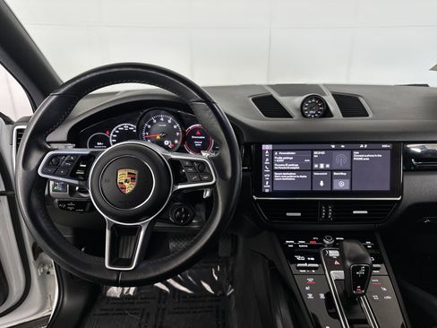 Used 2021 Porsche Cayenne Base image 3