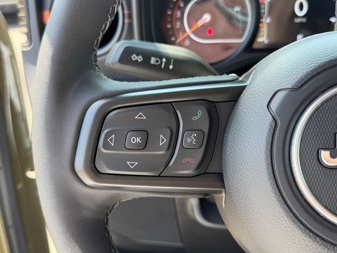 Used 2025 Jeep Gladiator Mojave w/ Convenience Group AWD/4WD image 18