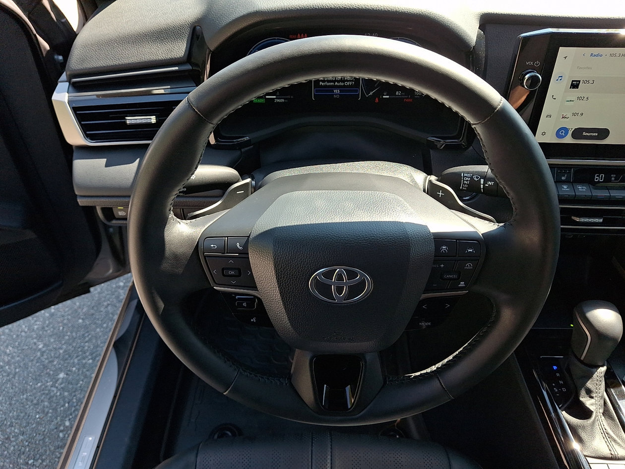 Used 2025 Toyota Camry XSE FWD image 19