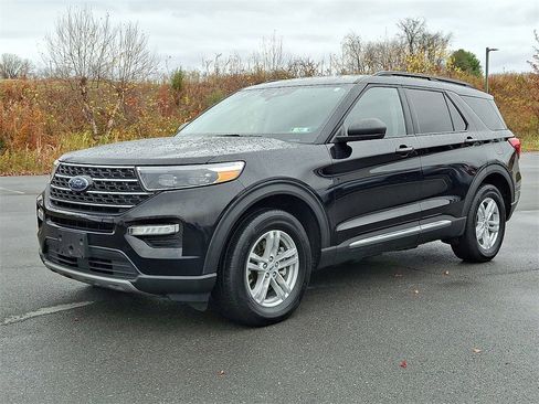 Used 2022 Ford Explorer XLT w/ Equipment Group 202A image 6