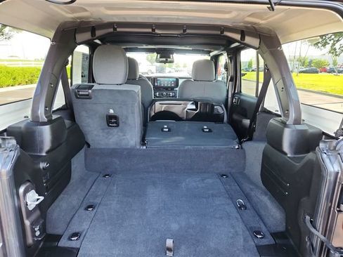 Used 2025 Jeep Wrangler Unlimited Sahara AWD/4WD image 33