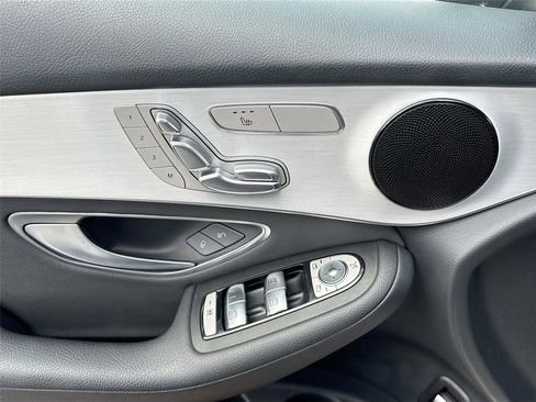 Used 2021 Mercedes-Benz GLC 300 4MATIC image 17