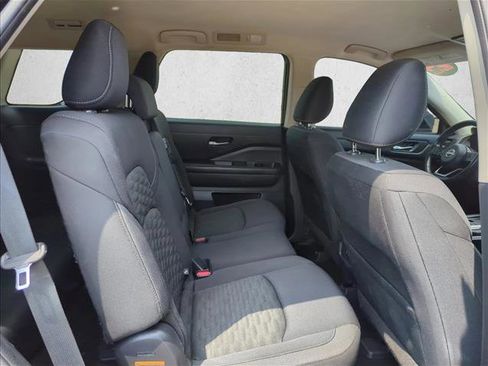 Used 2022 Nissan Pathfinder SV FWD image 19
