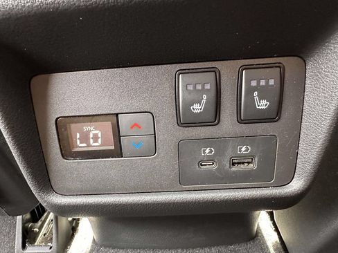 Used 2023 Nissan Rogue Platinum w/ Platinum Premium Package AWD/4WD image 16