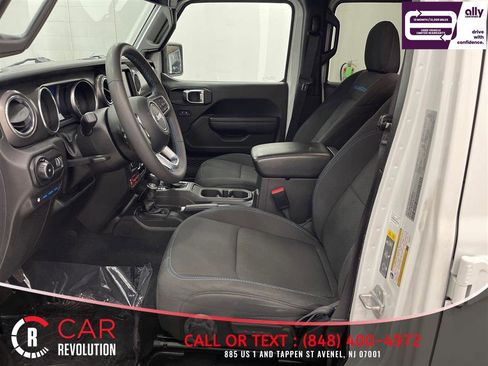 Used 2023 Jeep Wrangler Unlimited Rubicon 4xe AWD/4WD image 13