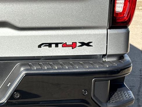 New 2026 GMC Sierra 1500 AT4X w/ LPO, Black Badging Package AWD/4WD image 10