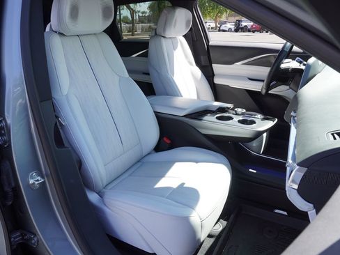 Certified 2024 Cadillac Lyriq Sport w/ LPO, Floor Liner Package AWD/4WD image 17