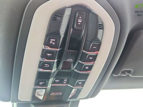 Used 2024 Porsche Macan AWD/4WD image 52