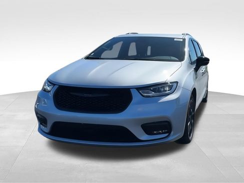 New 2026 Chrysler Pacifica Select w/ S Appearance Package FWD image 2