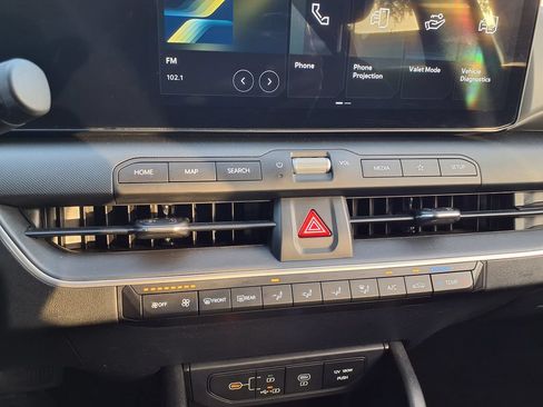 Used 2025 Kia K4 FWD image 30