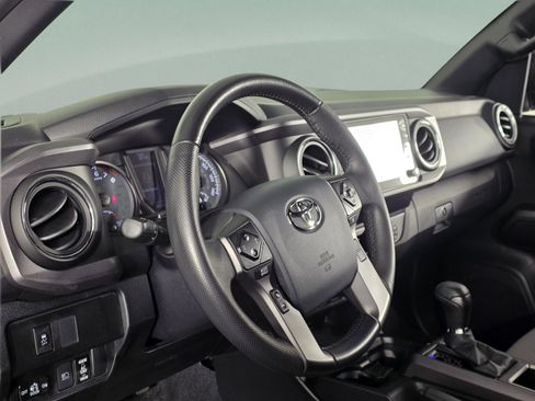 Used 2020 Toyota Tacoma SR5 image 11