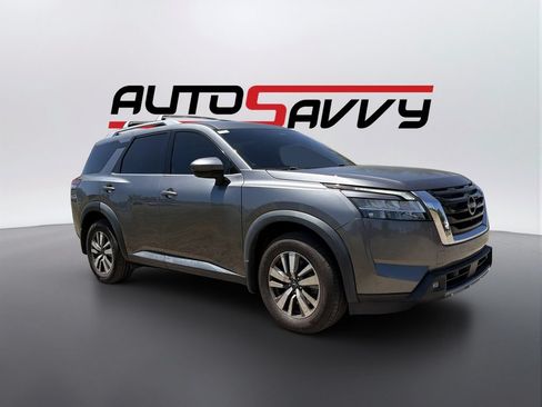 Used 2022 Nissan Pathfinder SL AWD/4WD image 3
