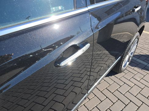 Used 2025 Cadillac XT5 Premium Luxury image 14