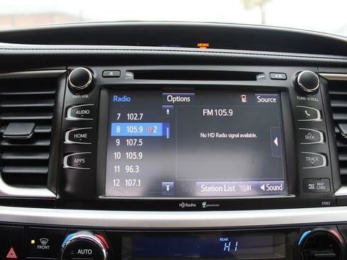 Used 2015 Toyota Highlander XLE image 32