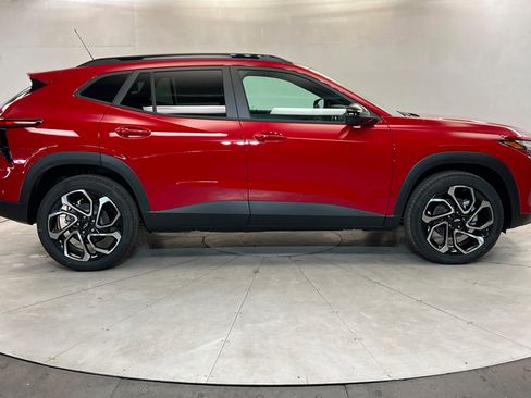 New 2026 Chevrolet Trax RS w/ Sunroof Package FWD image 7