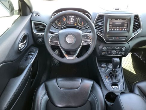 Used 2019 Jeep Cherokee Latitude Plus w/ Comfort/Convenience Group AWD/4WD image 25