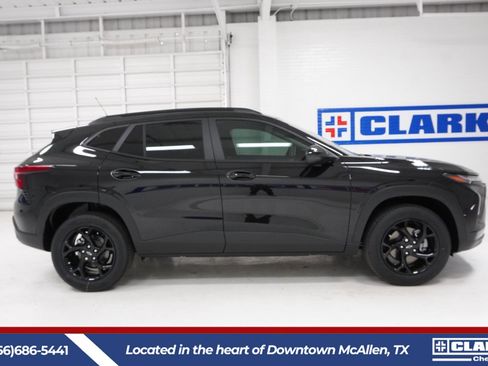 New 2026 Chevrolet Trax LT w/ Driver Confidence Package FWD image 4