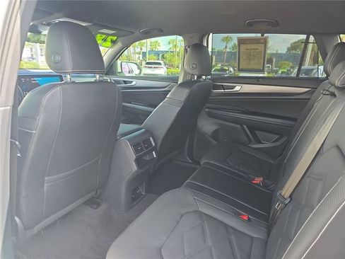 Used 2024 Volkswagen Atlas Cross Sport SE FWD image 10