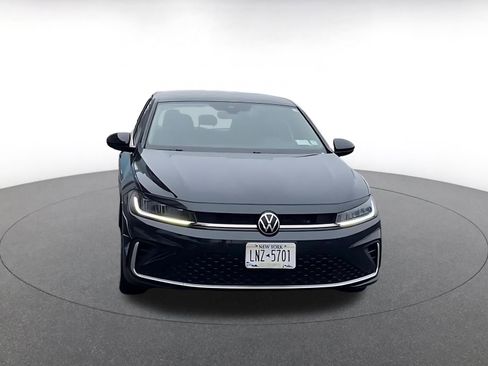 Used 2025 Volkswagen Jetta SE image 4