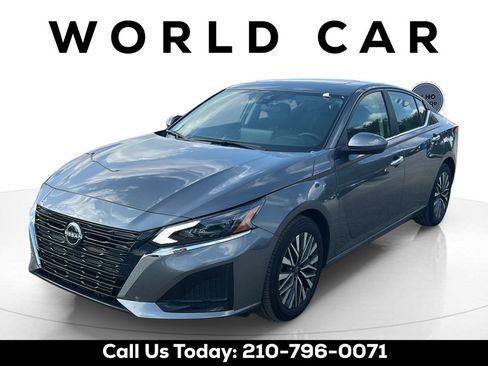 Used 2025 Nissan Altima 2.5 SV w/ SV Premium Package FWD image 7