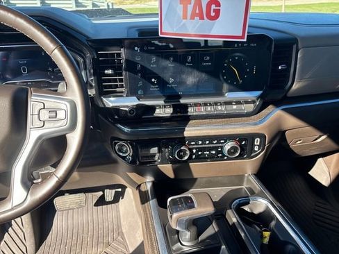 Used 2024 Chevrolet Silverado 1500 LT Trail Boss w/ LT Trail Boss Premium Package image 18