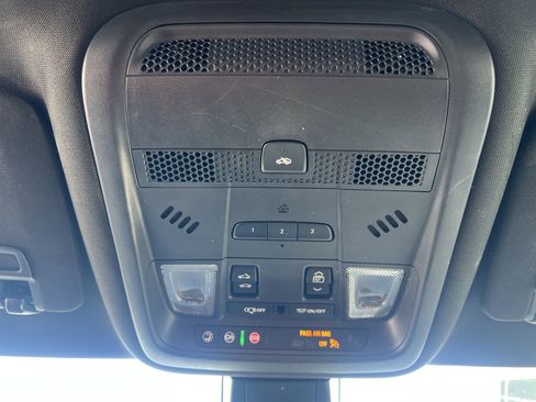 Used 2022 Cadillac XT6 Premium Luxury w/ Technology Package image 16