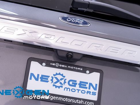 Used 2023 Ford Explorer Platinum w/ Technology Package image 38