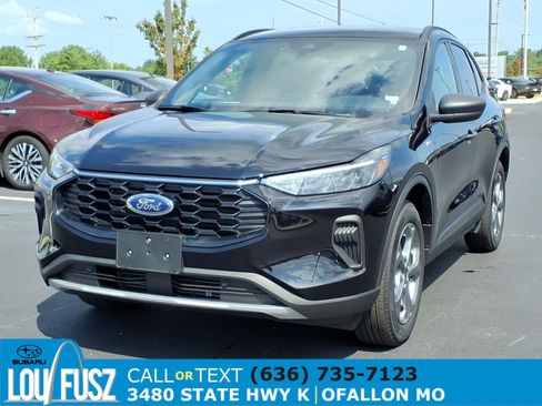 Used 2025 Ford Escape ST-Line AWD/4WD image 2