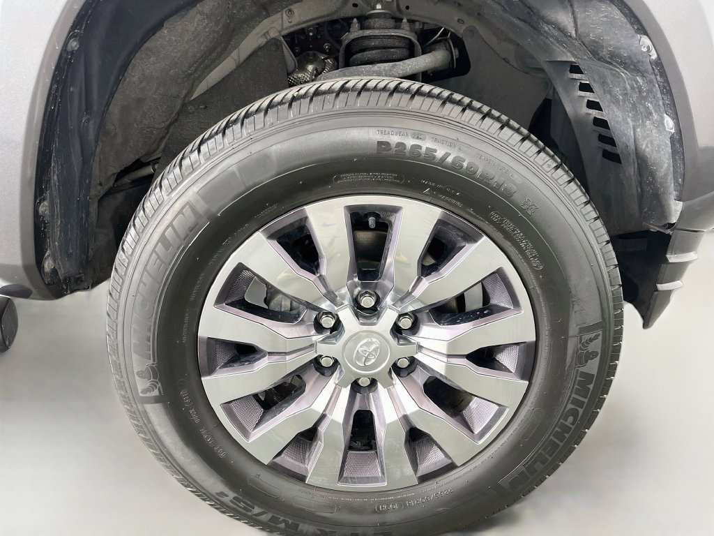 Used 2023 Toyota Tacoma Limited AWD/4WD image 38