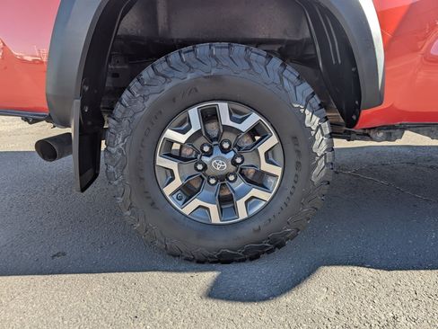 Used 2016 Toyota Tacoma TRD Off-Road w/ Towing Package image 12