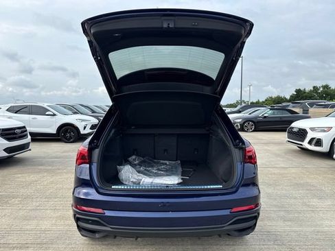 Used 2023 Audi Q3 2.0T Premium w/ Convenience Package AWD/4WD image 9