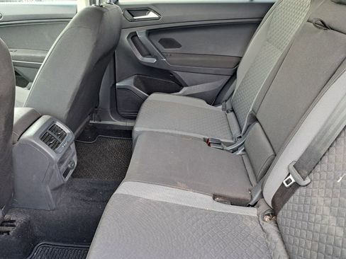 Used 2018 Volkswagen Tiguan S image 18