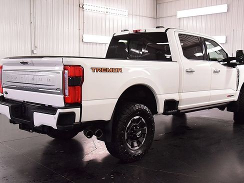 Used 2024 Ford F350 Platinum w/ Tremor Off-Road Package AWD/4WD image 9