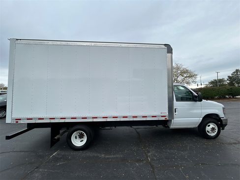 Used 2024 Ford E-450 and Econoline 450 Super Duty w/ Driver's Safety Package image 9