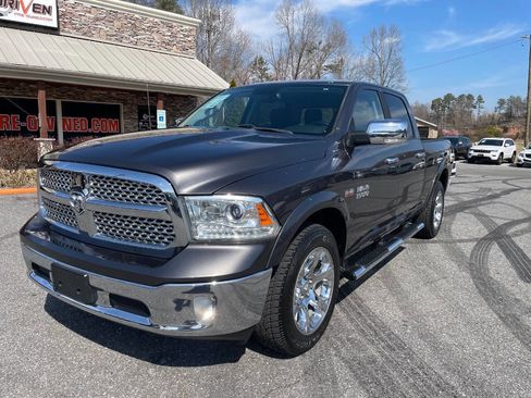 Used 2017 RAM 1500 Laramie w/ Convenience Group image 5