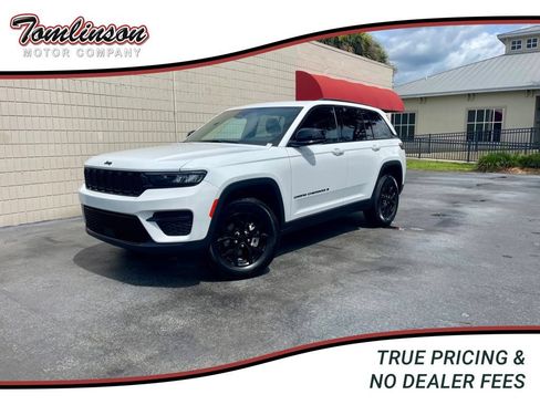 Used 2025 Jeep Grand Cherokee Altitude AWD/4WD image 1