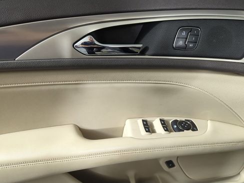 Used 2019 Lincoln MKZ Premiere FWD image 9