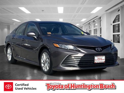 Certified 2023 Toyota Camry LE image 1