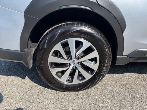 Used 2025 Subaru Outback Premium AWD/4WD image 27