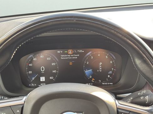 Used 2021 Volvo XC60 T5 Momentum w/ Premium Package AWD/4WD image 14