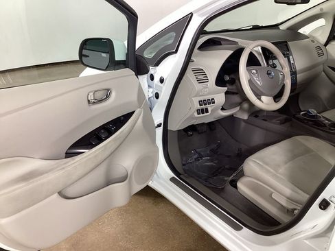 Used 2015 Nissan Leaf SV FWD image 11