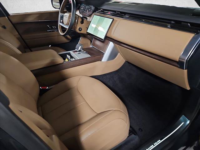 Used 2025 Land Rover Range Rover Long Wheelbase SE AWD/4WD image 23