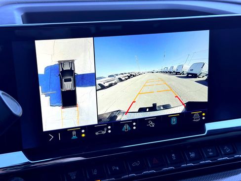 Used 2024 Chevrolet Silverado 2500 ZR2 w/ Technology Package image 35